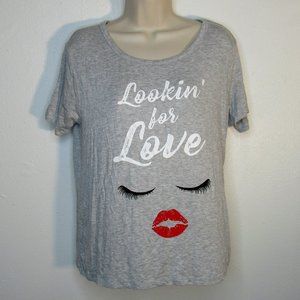 Messy Bun Just Chillin Graphic T-Shirt Size L